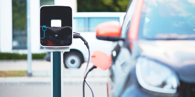 Pixabay La sostenibilidad de los vehículos eléctricos dependen de la red para cargar las baterías y de la forma de producirlos