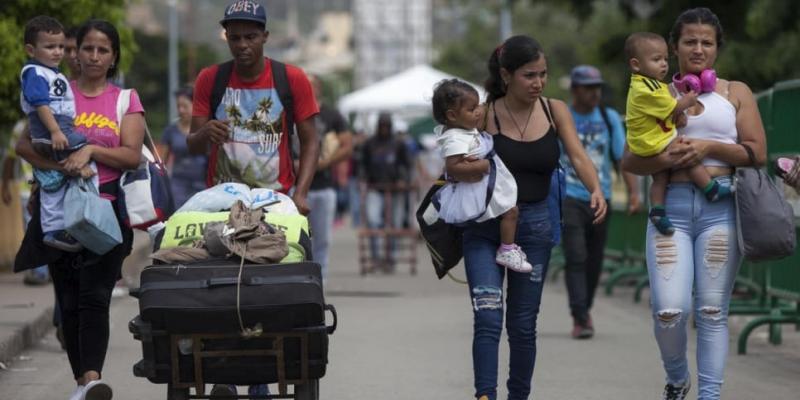 Los venezolanos sortean un sinfín de adversidades para llegar hasta Brasil