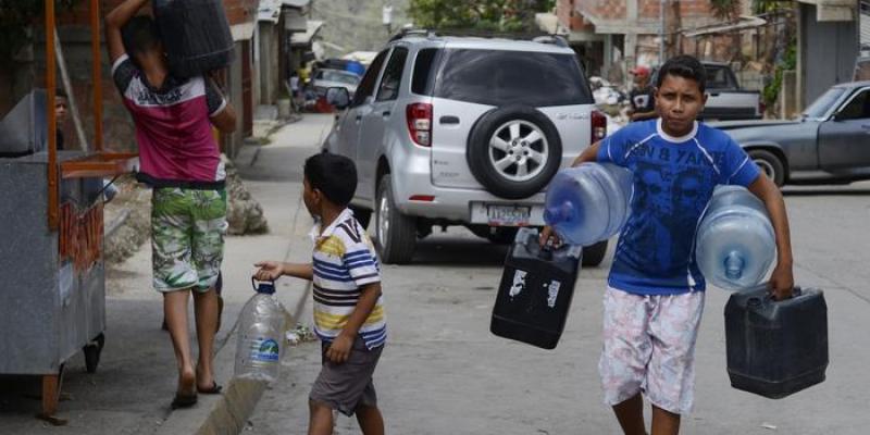 Protestas en Venezuela por la falta de agua Los venezolanos protestan por la falta de agua