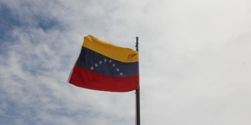 Venezuela amenaza con cortar relaciones con España - Foto: Envato Elements Bandera de Venezuela