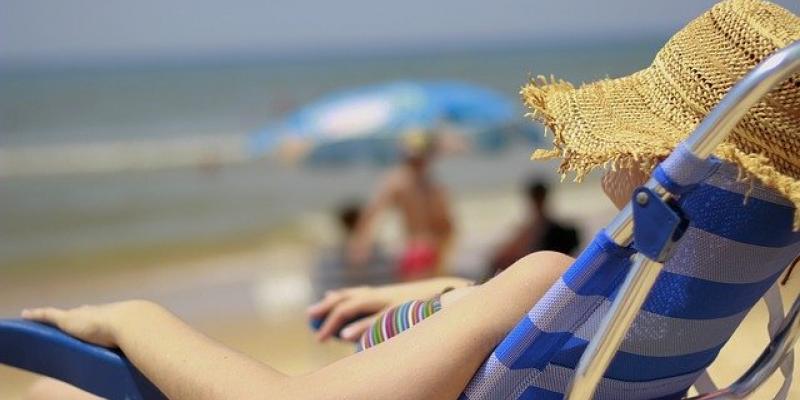 Comienza la temporada de playa bajo protocolos de distanciamiento.