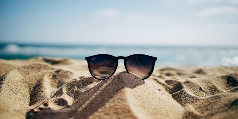 Imagen de unas gafas de sol/As La importancia de cuidar la salud visual en verano