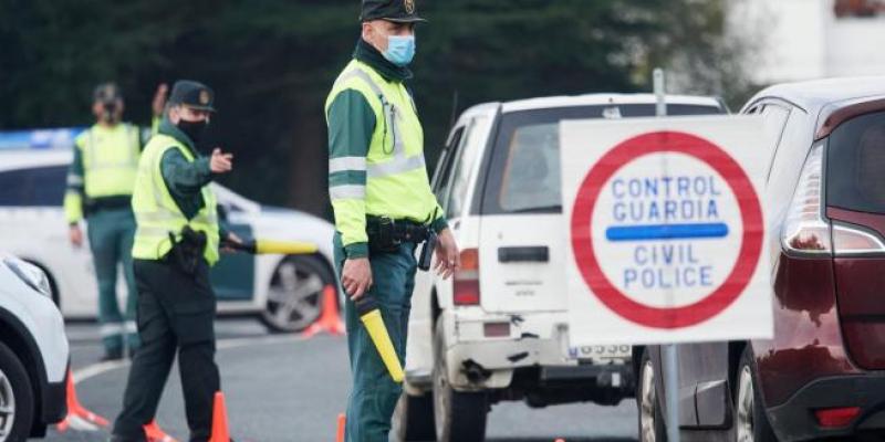 Excepciones para viajar esta Semana Santa Control de la Guardia Civil en un municipio cántabro.JUAN MANUEL SERRANO ARCE/EUROPA PRESS - Archivo