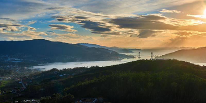 Imagen del puente de Vigo/envatoelements Vigo se esfuerza en la pobreza, pero no en educación o medio ambiente