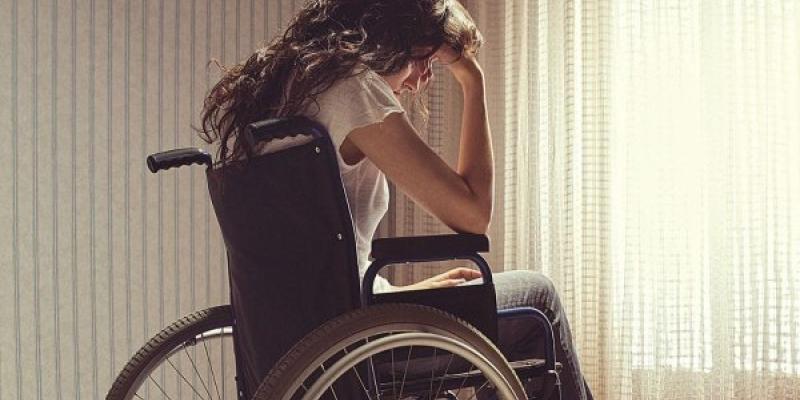 Mujer con discapacidad / Tododisca Mujer en silla de ruedas