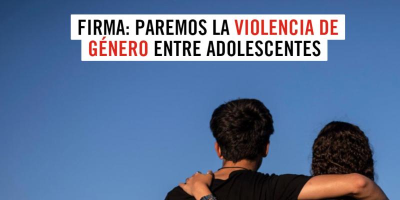 Dos adolescentes de espaldas