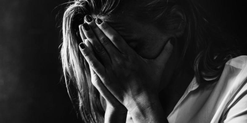 Víctima de violencia machista / Servimedia Mujer llorando