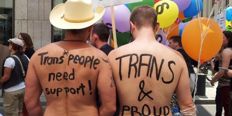Imagen de una manifestación a favor de los derechos trans/DW Día Internacional de la Visibilidad Transgénero