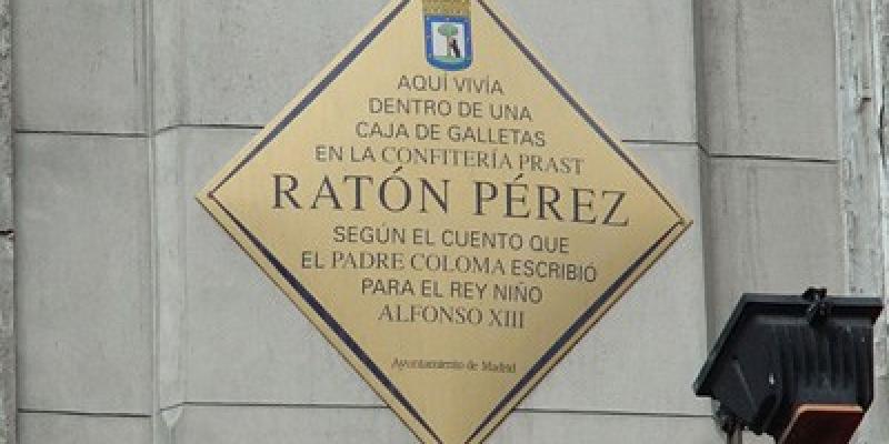 Visitas imprescindibles de Madrid con Ratón Pérez Cartel de la casa del Ratoncito Pérez