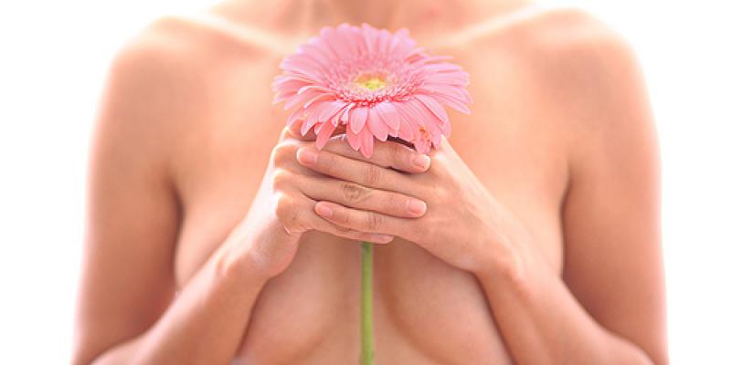 Imagen de una mujer/Clínica Riba El cáncer de mama aumenta con la falta de vitamina D