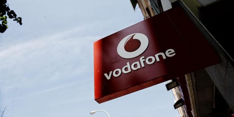 Imagen de un cartel de Vodafone/Noticias Internet y Móviles Vodafone presenta su nueva filiar para producir luz y gas