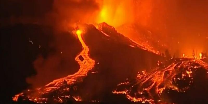 Volcán de La Palma en erupción