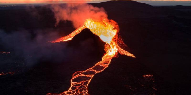 Un volcán en erupción 