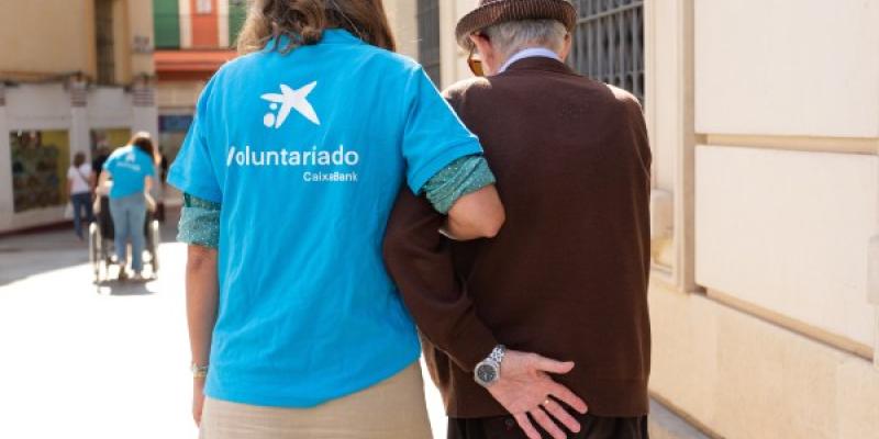 Voluntariado de CaixaBank Ejemplo de voluntariado de CaixaBank con las personas mayores