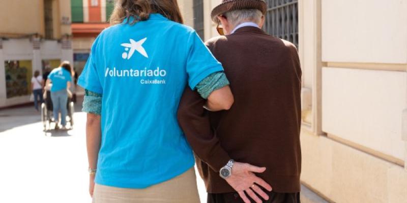 Ejemplo de voluntariado de CaixaBank con las personas mayores