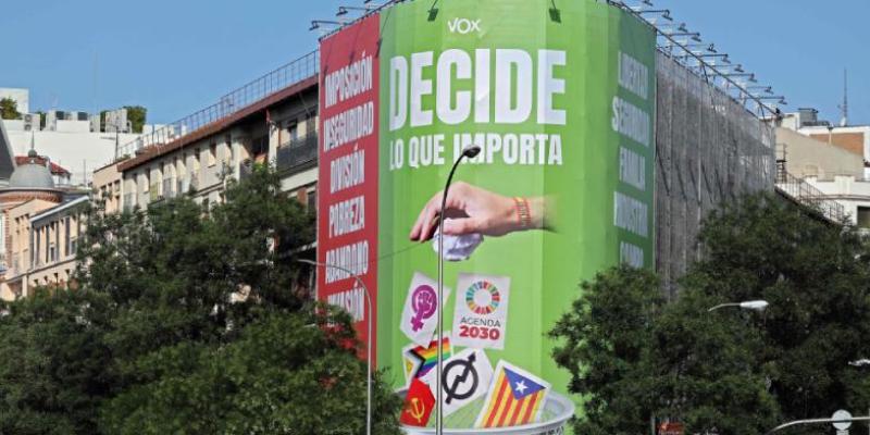 Vox y el cartel del odio - Thomas Coex / AFP El cartel de Vox