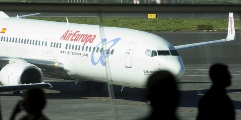 Un vuelo ha tenido que realizar un aterrizaje forzoso, tras 40 minutos en el aire por tener un pasajero problemático vuelo con pasajero ebrio