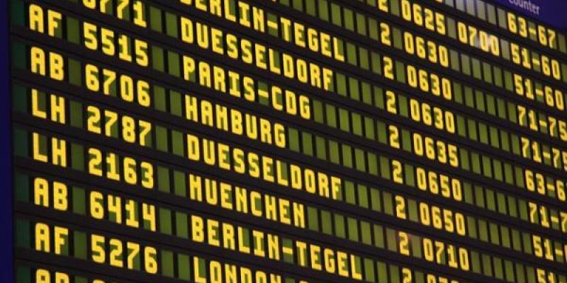 Vuelos de negocios / Pixabay Panel del aeropuerto