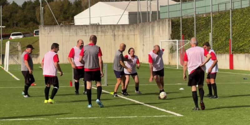 Personas jugando al walking football - Foto: Eitb Personas jugando al walking football