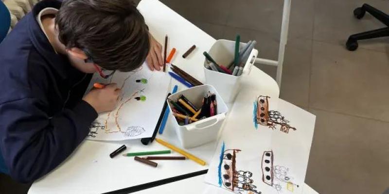 Un alumno de 'Empresa de Talentos' diseña su modelo de Waves Socks / FUNDACIÓN QUERER Un alumno de 'Empresa de Talentos' diseña su modelo de Waves Socks