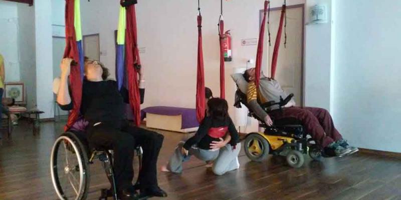 El yoga en silla de ruedas una una necesidad para las personas con movilidad reducida