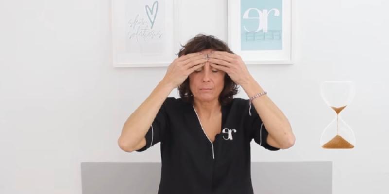 Eva Rogado haciendo yoga facial - Youtube Eva Rogado haciendo yoga facial