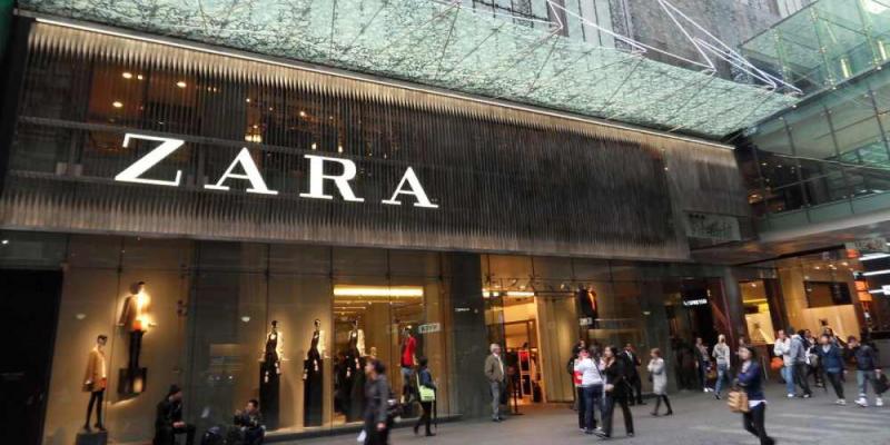 Zara, la marca más valiosa de España Entrada a un edificio de la tienda de ropa Zara / EP