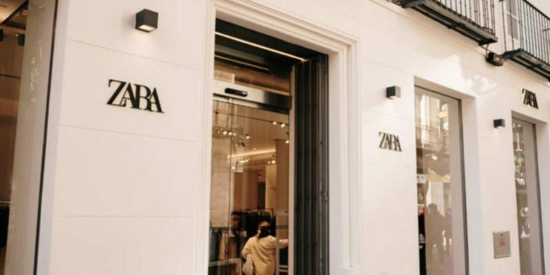 ¿Dónde va la ropa de Zara que no se vende? Lo desvela una exempleada / Europa Press Entrada a una tienda de Zara