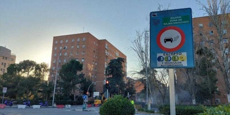Madrid se prepara para un verano con movilidad sostenible gracias a las ZBE Ejemplo de una calle de Madrid con categoria ZBE para movilidad sostenible
