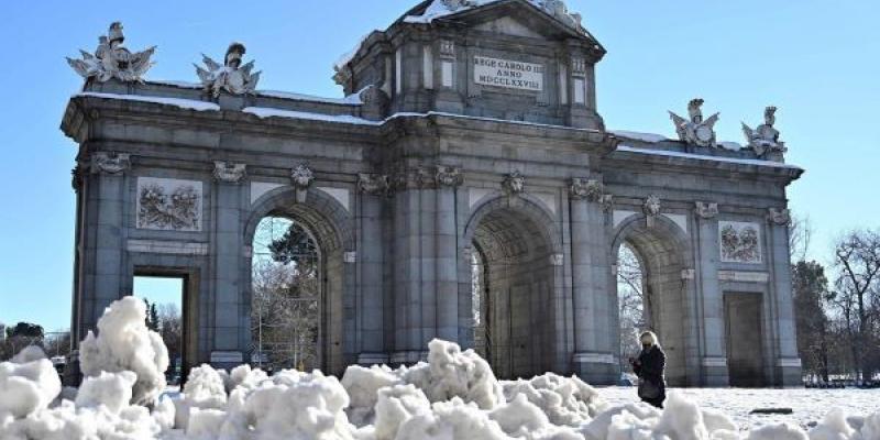 Puerta de Alcalá nevada 