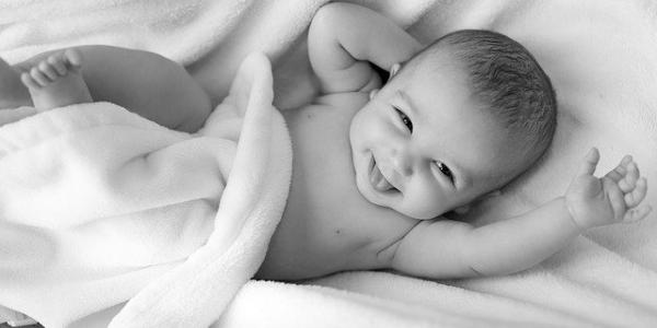 Bebé sonriente / Pixabay