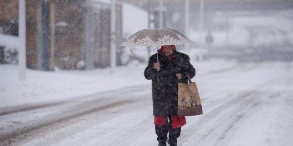 Olas de ocho metros en el Mediterráneo y nieve a 300 metros en el norte desde el domingo.