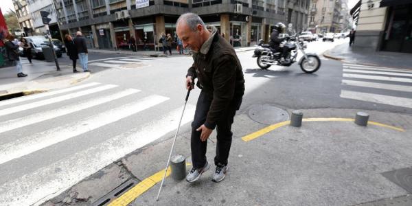 Girona implanta semáforos acústicos para personas con discapacidad visual.
