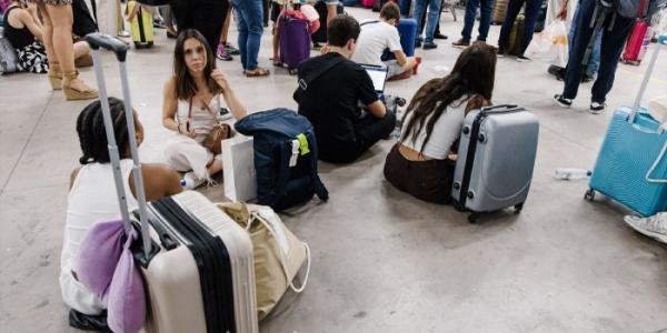 bonos de viaje gratuitos . Foto: Europa Press viajeros en la estación Madrid Chamartín