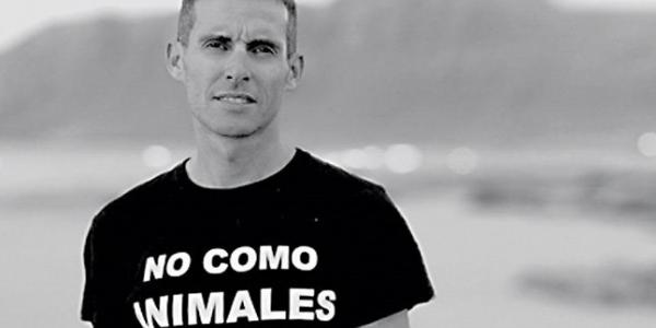 Alberto Peláez ha presentado el libro "No como animales" que une deporte y veganismo