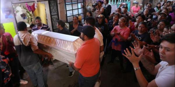 El funeral de la pequeña Fátima en su casa de México