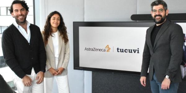 Representantes de AstraZeneca y Tucuvi tras la firma del acuerdo