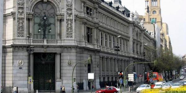El Banco de España pide un Gobierno “estable” que ajuste el déficit.