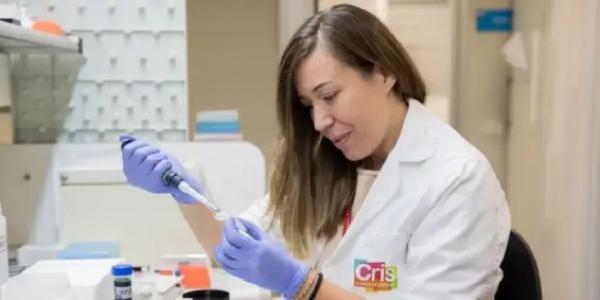 Investigadora de CRIS Contra el Cáncer