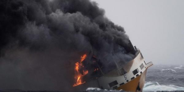 Carguero se hunde en la costa francesa