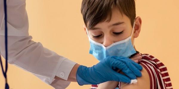 Los expertos creen que se podría continuar sin vacunar por Covid a los menores debido a posibles efectos adversos