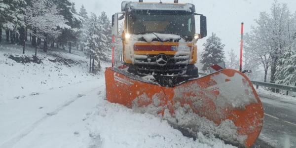 Una máquina quitanieves actuando en la Sierra de Albarracín | DPT