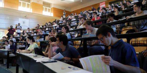 Ha llegado la hora de la verdad: los estudiantes se la juegan en la EBAU. 