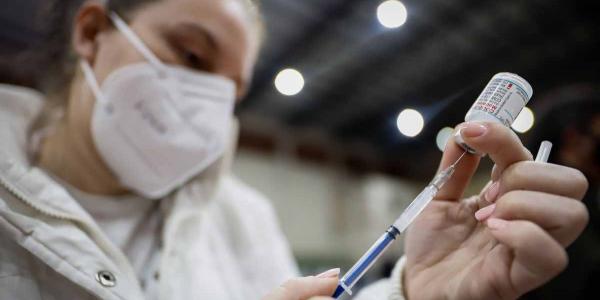 España avanza hacia el 70 % de población vacunada con las dos dosis