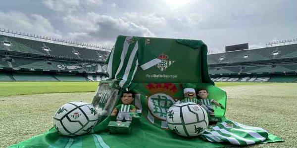 La Fundación Real Betis ha enviado material a la base militar de Rota