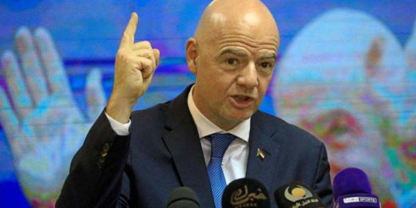 Gianni Infantino augura un crecimiento del fútbol femenino en la próxima década