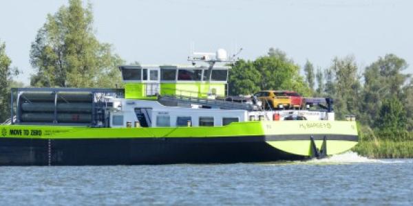 El carguero H₂ Barge 1