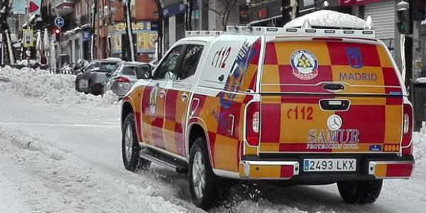 Camión de emergencias prestando ayuda a los madrileños 