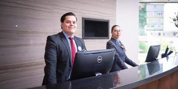 La recepción de un hotel 