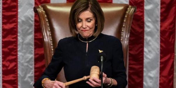 La presidenta de la Cámara de Representantes de EE UU, la demócrata Nancy Pelosi, durante la votación sobre el 'impeachment' contra Donald Trump. (JIM LO SCALZO / EFE)